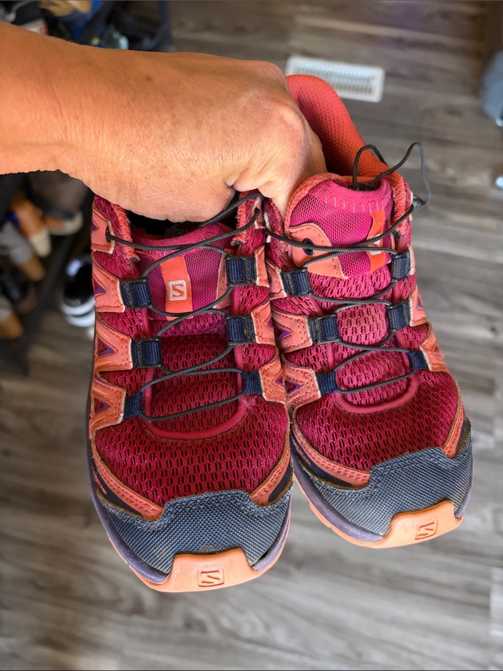 Salomon XA Pro J Women's Trail Running Shoes Size 2 US
Red,melon,purple
